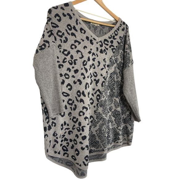 Democracy Womens Medium 3/4 Sleeve V Neck Animal Print Shimmer Knit Fall Sweater - Picture 2 of 6